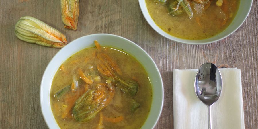 Receta: Sopa de flor de calabaza y tomatillo.