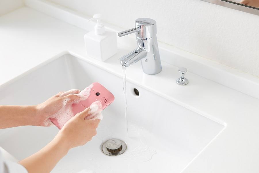 imagen 3 de Un SmartPhone lavable y resistente al jabón corporal.