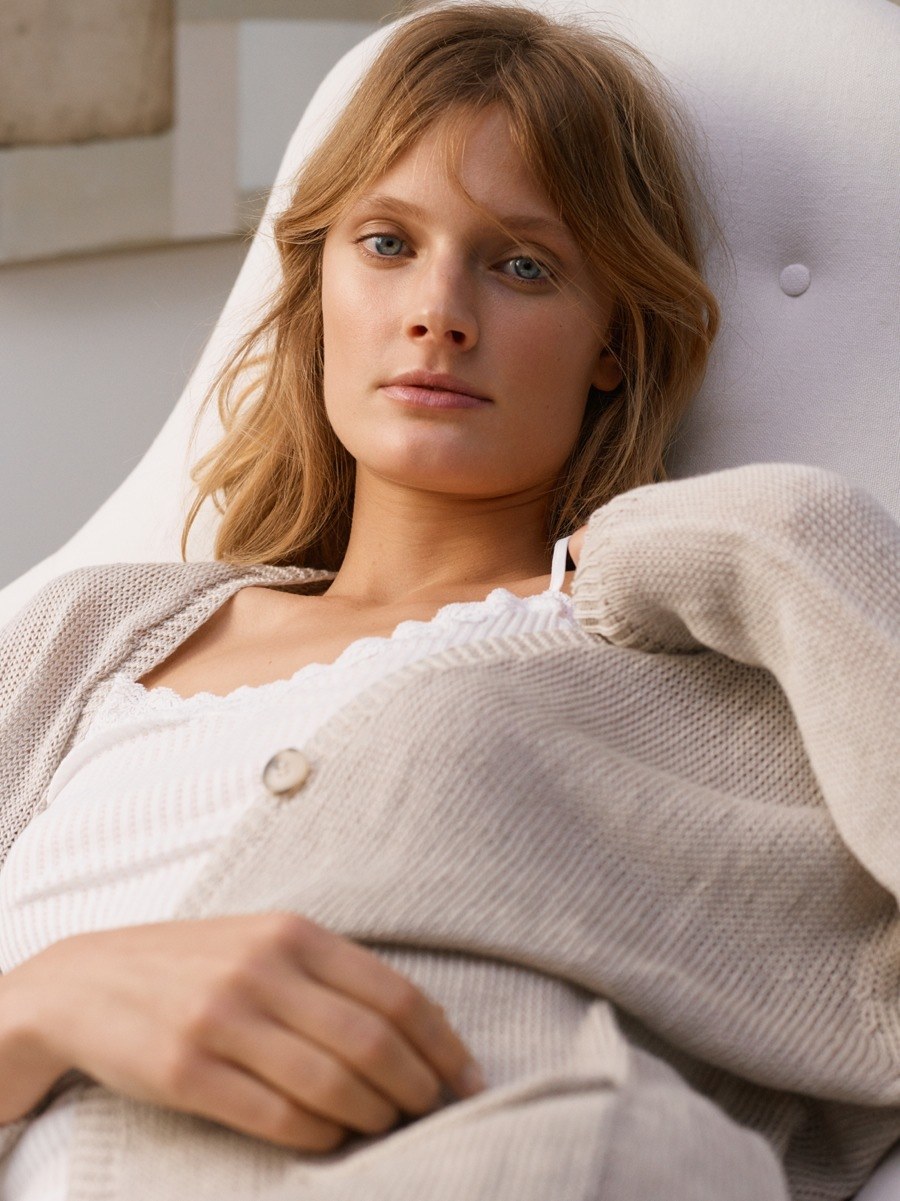 imagen 2 de Zara Home presenta su colección de lencería con Constance Jablonski.
