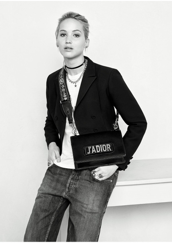 imagen 3 de Jennifer Lawrence en blanco y negro para Dior.