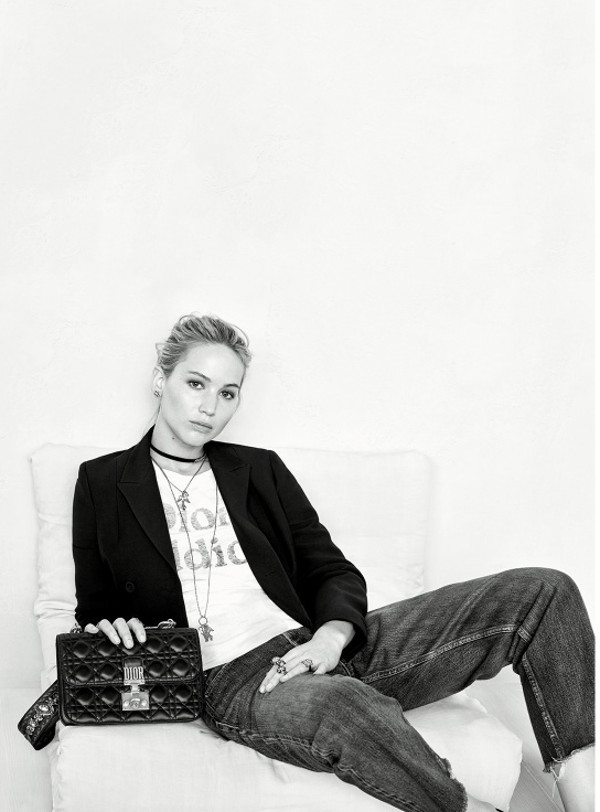 imagen 5 de Jennifer Lawrence en blanco y negro para Dior.