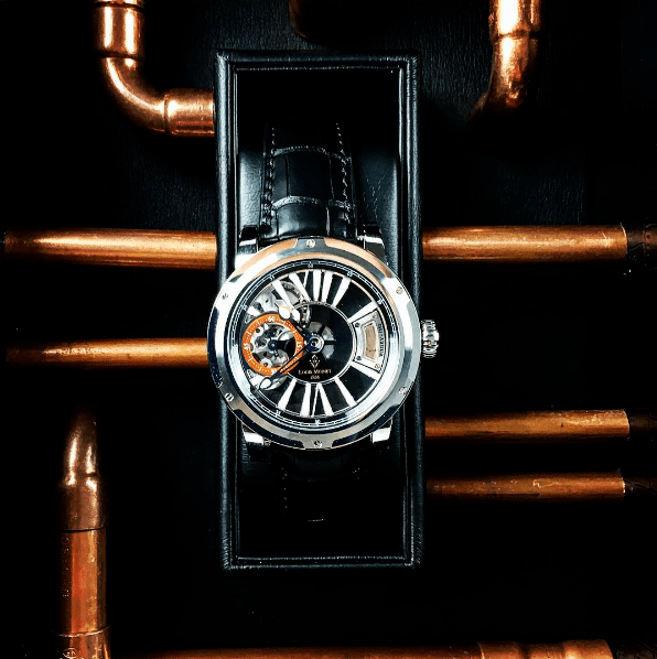 imagen 1 de Whisky Watch: el reloj que contiene una gota del whisky más antiguo del mundo.