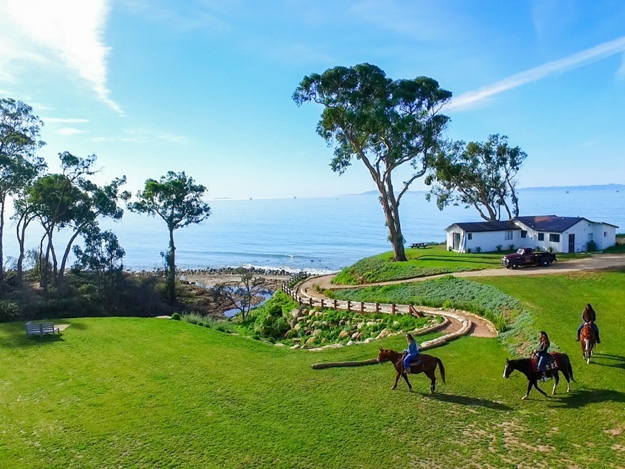 imagen 7 de Kevin Costner vende su idílica y modesta casa, con playa privada, de California.