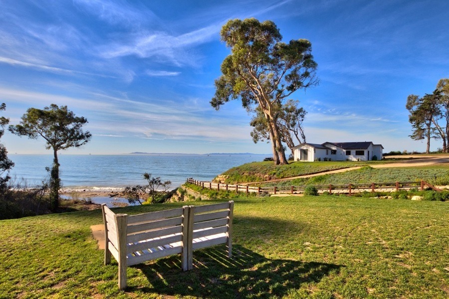 imagen 8 de Kevin Costner vende su idílica y modesta casa, con playa privada, de California.