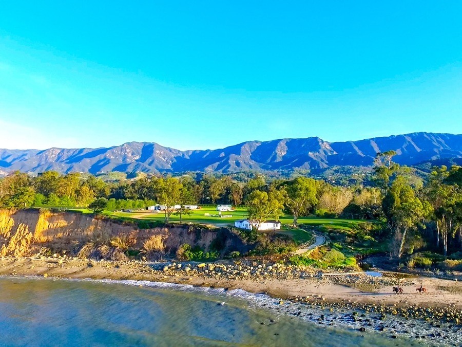 imagen 16 de Kevin Costner vende su idílica y modesta casa, con playa privada, de California.