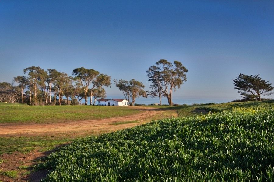 imagen 14 de Kevin Costner vende su idílica y modesta casa, con playa privada, de California.