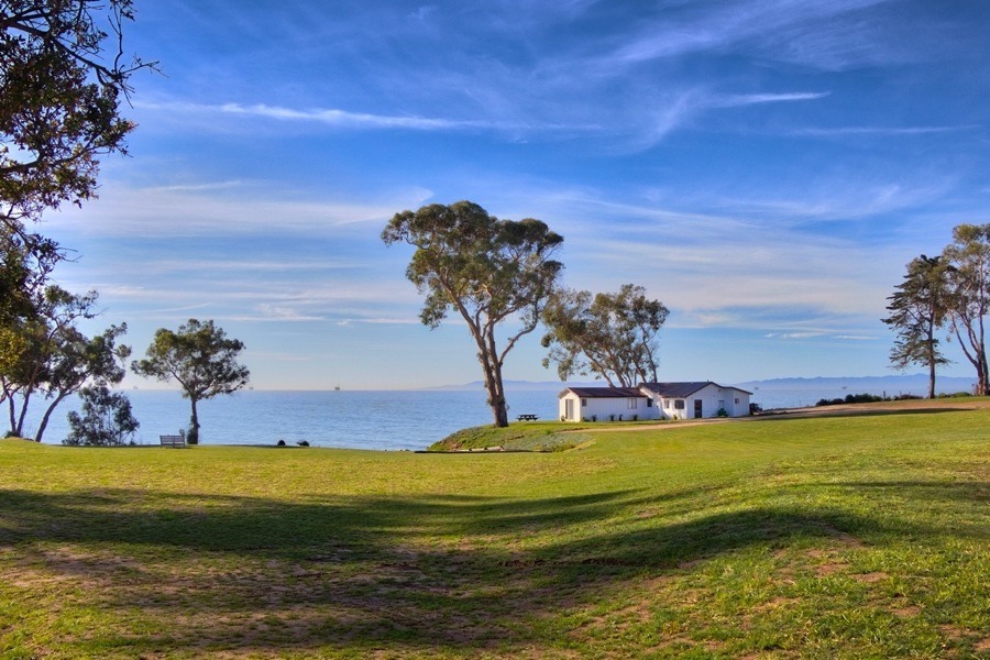 imagen 2 de Kevin Costner vende su idílica y modesta casa, con playa privada, de California.