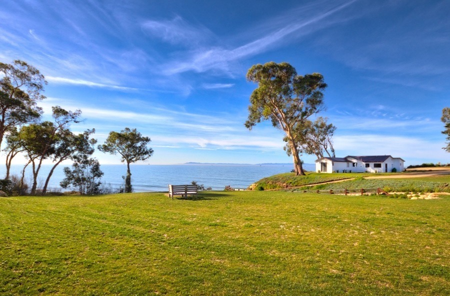 imagen 12 de Kevin Costner vende su idílica y modesta casa, con playa privada, de California.