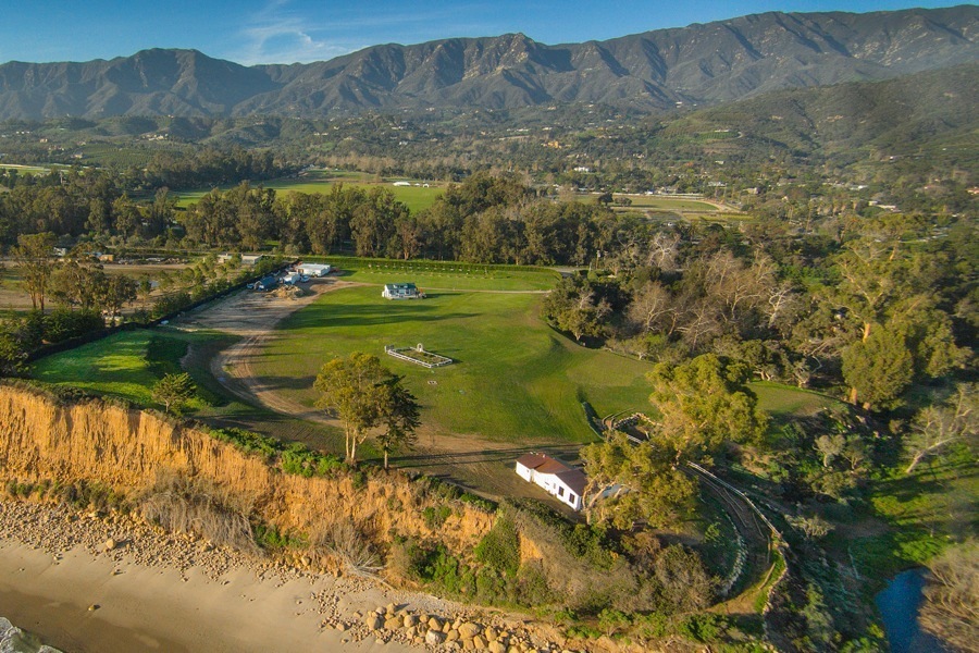 imagen 17 de Kevin Costner vende su idílica y modesta casa, con playa privada, de California.