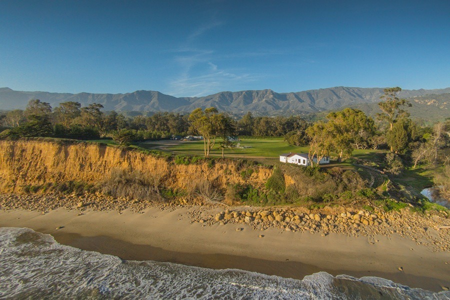 imagen 20 de Kevin Costner vende su idílica y modesta casa, con playa privada, de California.