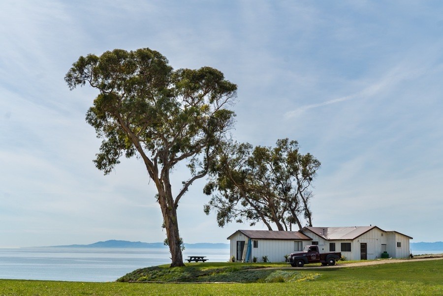 imagen 5 de Kevin Costner vende su idílica y modesta casa, con playa privada, de California.