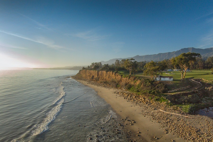 imagen 18 de Kevin Costner vende su idílica y modesta casa, con playa privada, de California.