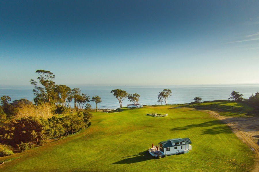 imagen 4 de Kevin Costner vende su idílica y modesta casa, con playa privada, de California.