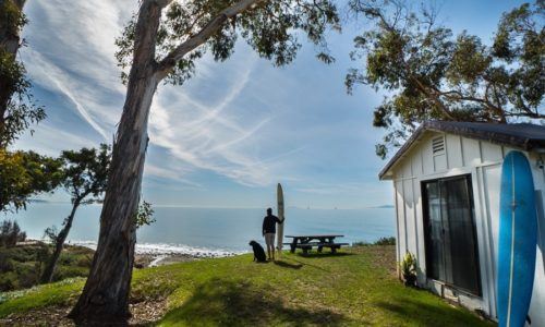 Kevin Costner vende su idílica y modesta casa, con playa privada, de California.