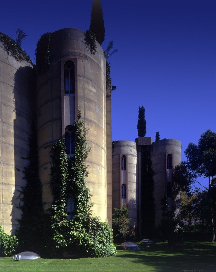 imagen 22 de La fábrica de cemento de Bofill, una de las mansiones más bellas del mundo.