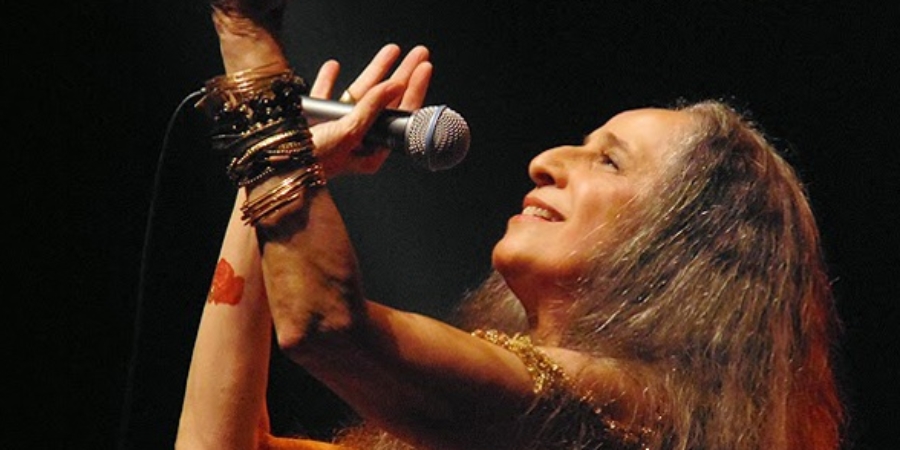 Maria Bethânia cumple 50 años de carrera musical.