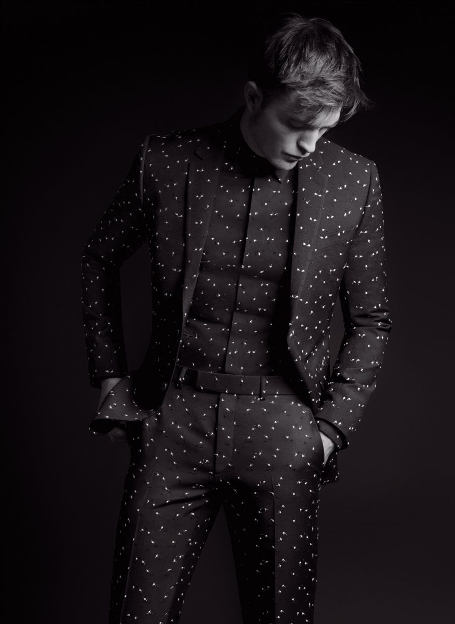 imagen 1 de Robert Pattinson ante el objetivo de Karl Lagerfeld para Dior.