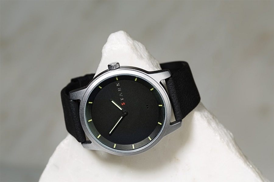 imagen 1 de Stark, un smartwatch híbrido con un diseño muy vintage.