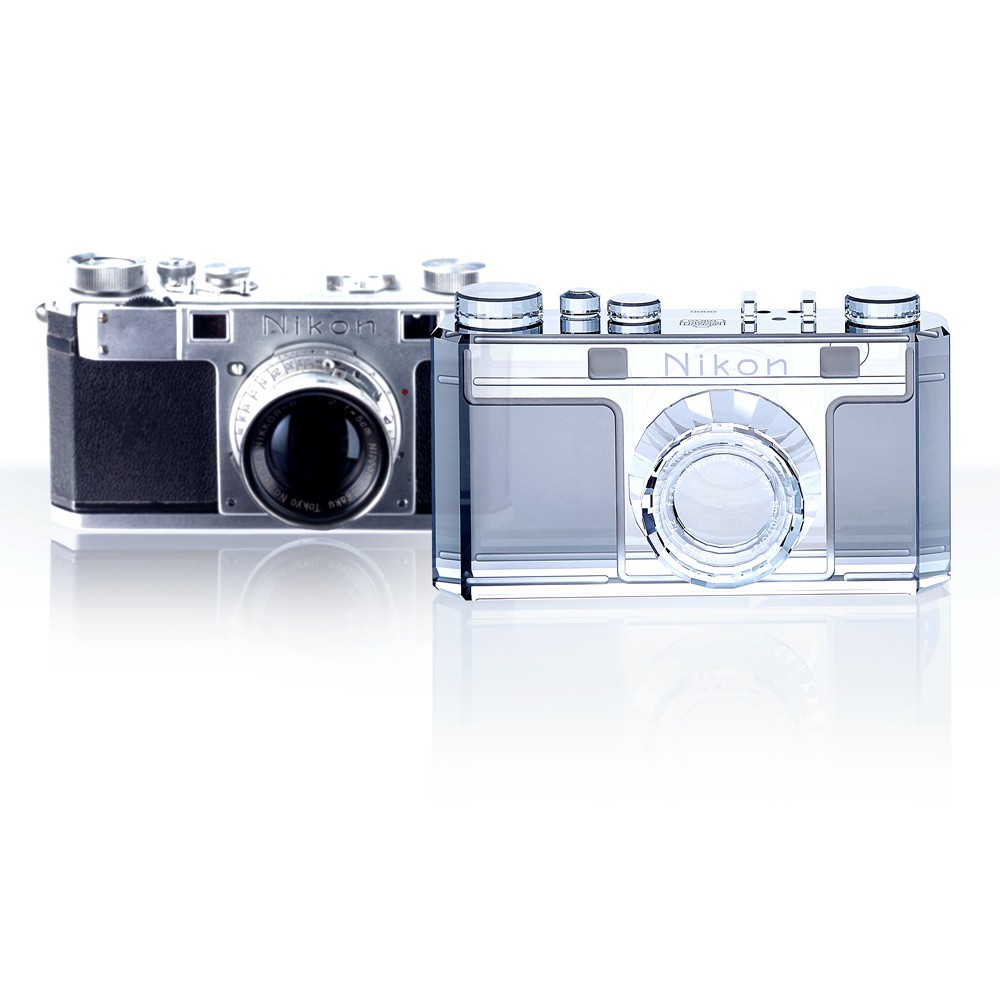 imagen 4 de Una cámara en cristal de Swarovski para celebrar los 100 años de historia de Nikon.