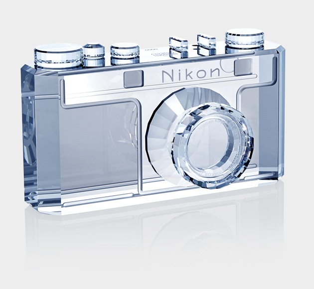 imagen 2 de Una cámara en cristal de Swarovski para celebrar los 100 años de historia de Nikon.