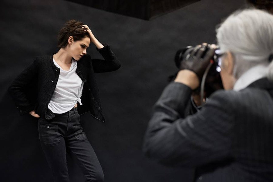 imagen 3 de Kristen Stewart presenta el bolso Gabrielle de Chanel.