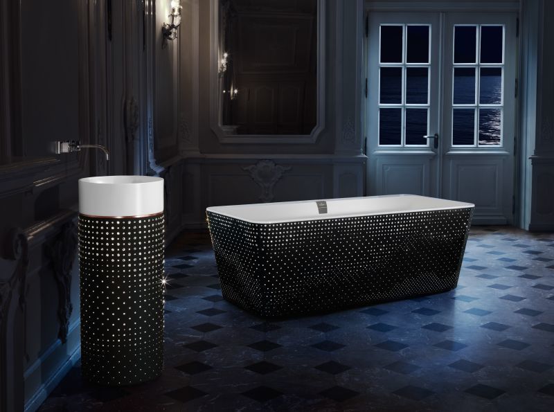imagen 2 de La bañera de Villeroy & Boch que brilla con 5000 cristales de Swarovski.