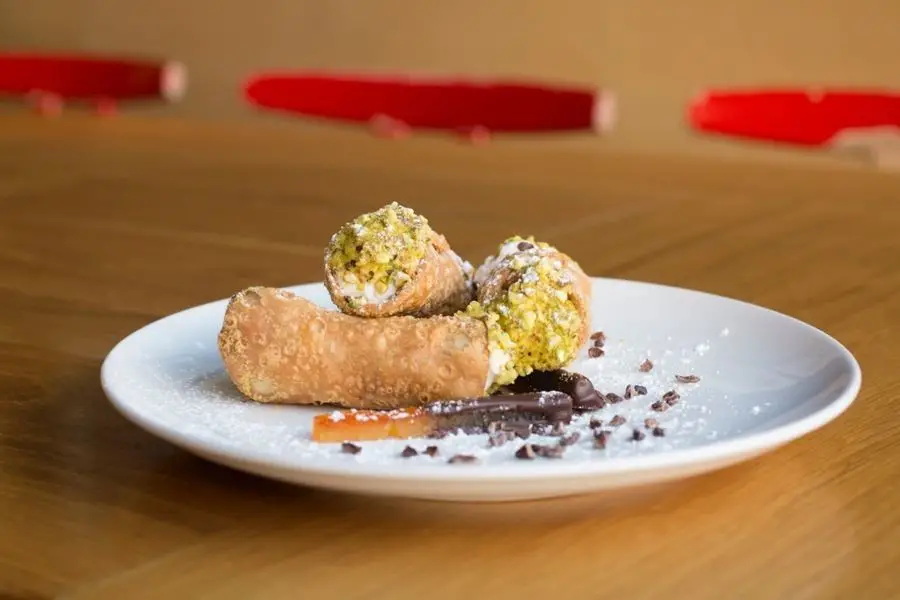 imagen 9 de La Fábrica, un espacio para comer y disfrutar del gusto, del aroma, del arte, las letras…