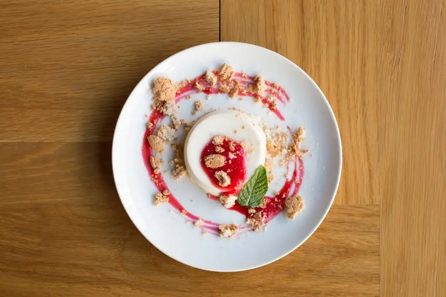 imagen 6 de La Fábrica, un espacio para comer y disfrutar del gusto, del aroma, del arte, las letras…