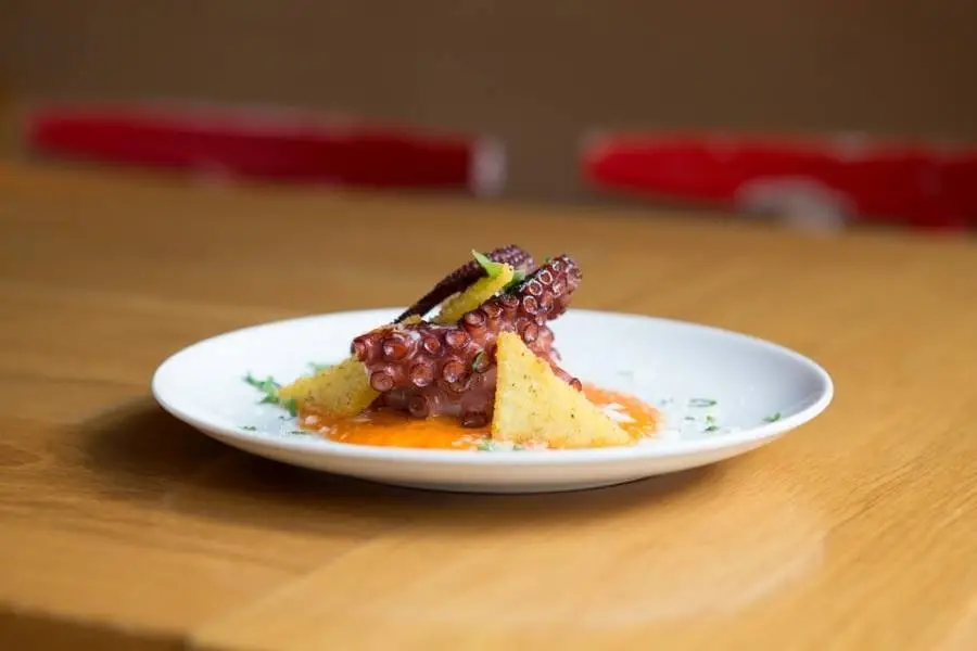 imagen 4 de La Fábrica, un espacio para comer y disfrutar del gusto, del aroma, del arte, las letras…