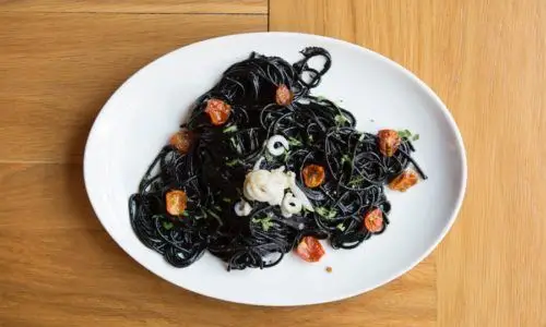 La Fábrica, un espacio para comer y disfrutar del gusto, del aroma, del arte, las letras…