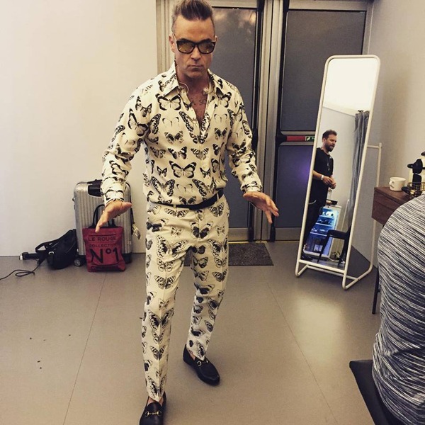 imagen 3 de El último de los mágicos vídeos de Robbie Williams.