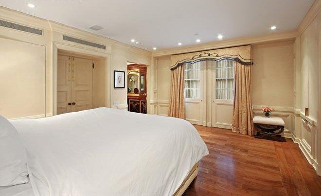 imagen 5 de Se vende un apartamento en Nueva York con el piano de David Bowie en el salón.