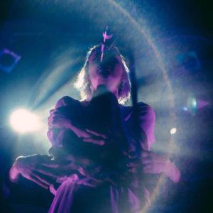 La banda británica Vaults explora la pasión, el amor y la tristeza con su pop ambiental.