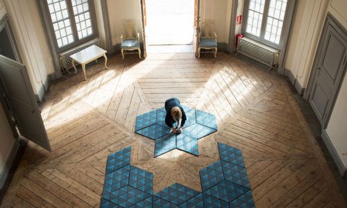 Jigsaw Rug: alfombras geométricas suecas que se montan como un puzzle.