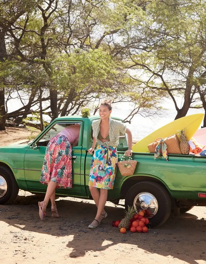 imagen 6 de Hombros al aire y bikinis retro para la mujer de J.Crew: un verano juvenil y refrescante.