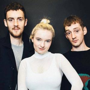 La sueca Zara Larsson canta en el nuevo vídeo de Clean Bandit.