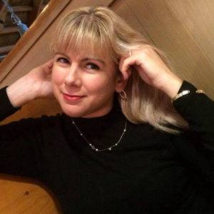 Lisa Mychols, la reina del power pop, tiene una nueva canción.