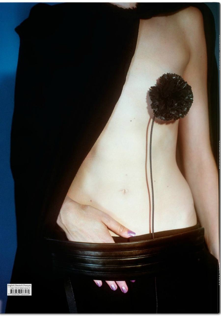 imagen 9 de Mario Testino desnuda el erotismo, la anatomía, la fotografía y el arte.