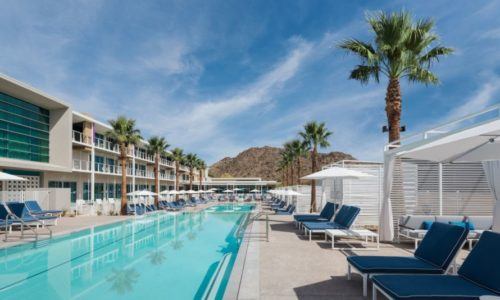 Mountain Shadows, un hotel de lujo renovado entre el desierto y un campo de golf, en Arizona.