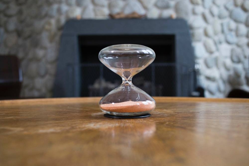 imagen 10 de De Marc Newson para Hodinkee: un reloj de arena para ver el tiempo caer.