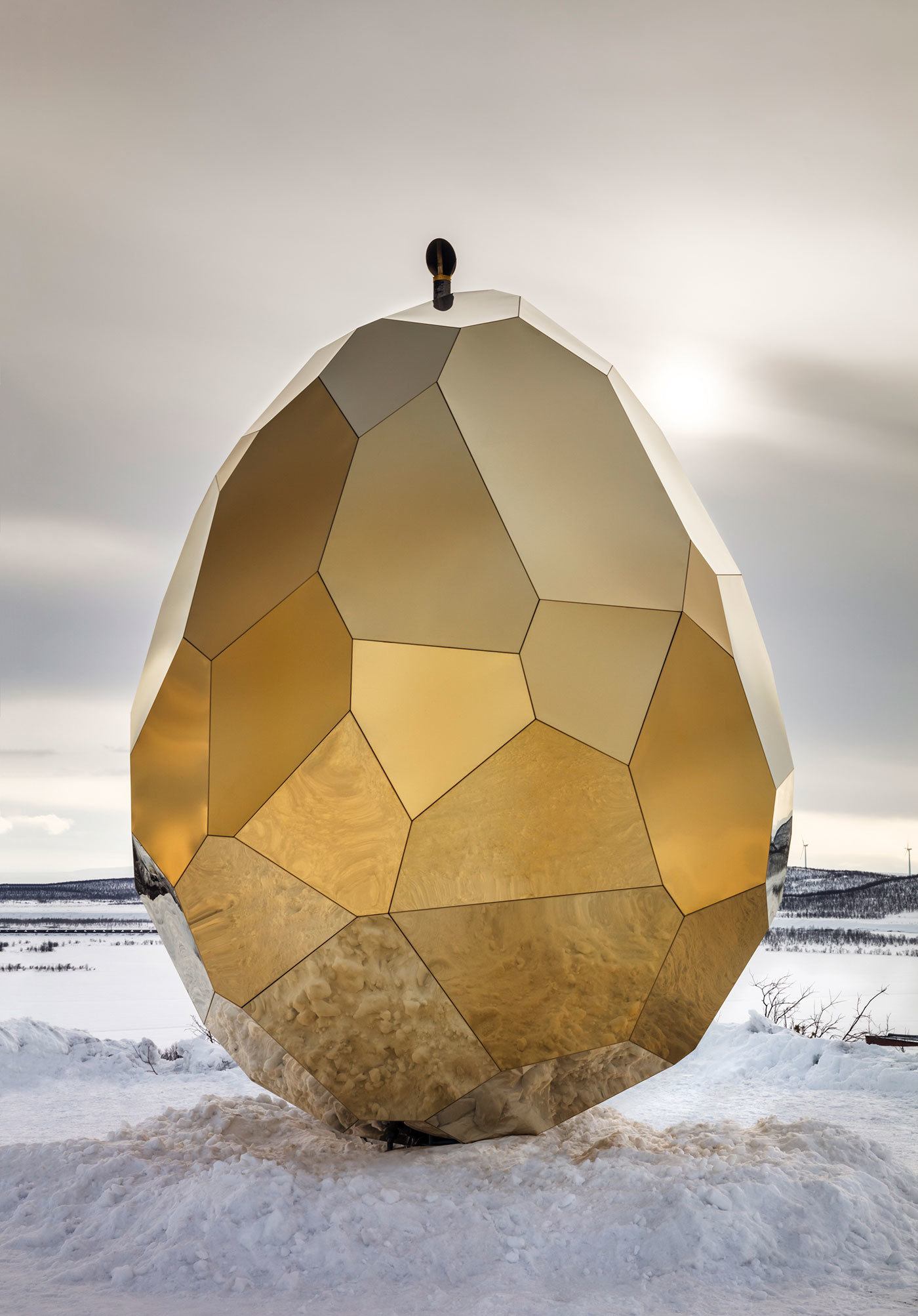 imagen 10 de La sauna en un huevo de oro en medio de Laponia.