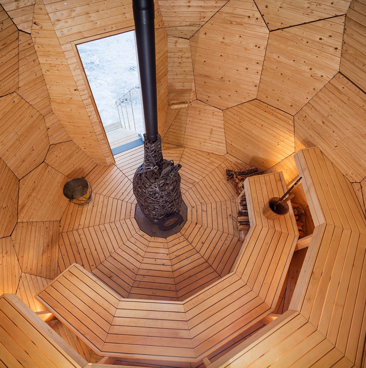 imagen 6 de La sauna en un huevo de oro en medio de Laponia.