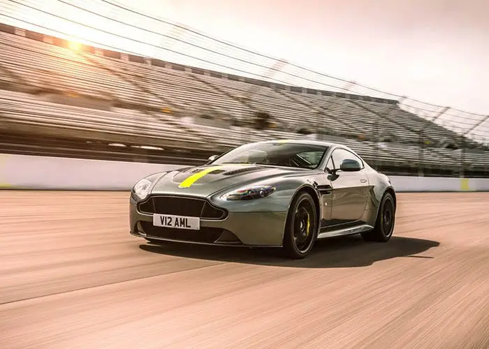 imagen 1 de Aston Martin Vantage AMR. Un día en las carreras. Y otro. Y otro.