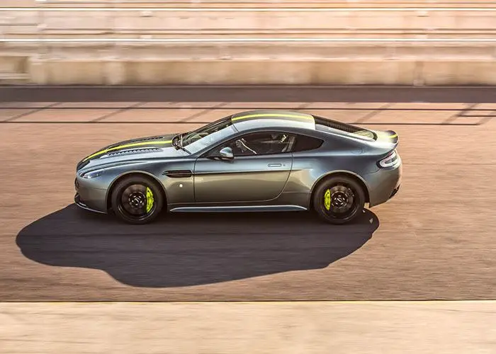 imagen 3 de Aston Martin Vantage AMR. Un día en las carreras. Y otro. Y otro.