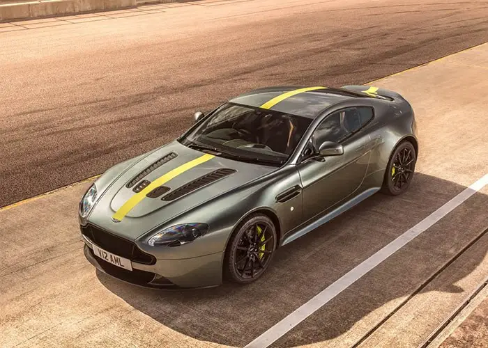 imagen 4 de Aston Martin Vantage AMR. Un día en las carreras. Y otro. Y otro.