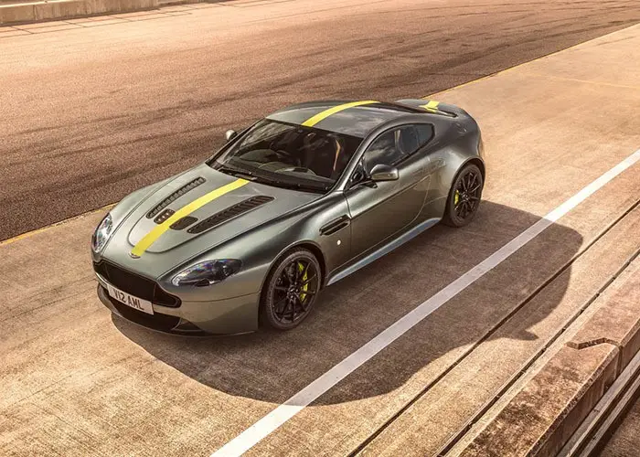 imagen 5 de Aston Martin Vantage AMR. Un día en las carreras. Y otro. Y otro.