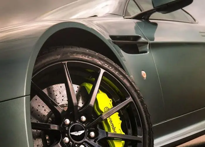 imagen 15 de Aston Martin Vantage AMR. Un día en las carreras. Y otro. Y otro.