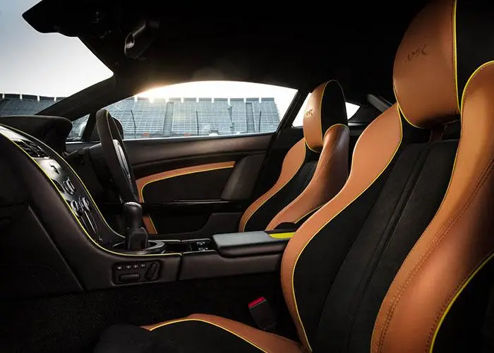 imagen 20 de Aston Martin Vantage AMR. Un día en las carreras. Y otro. Y otro.