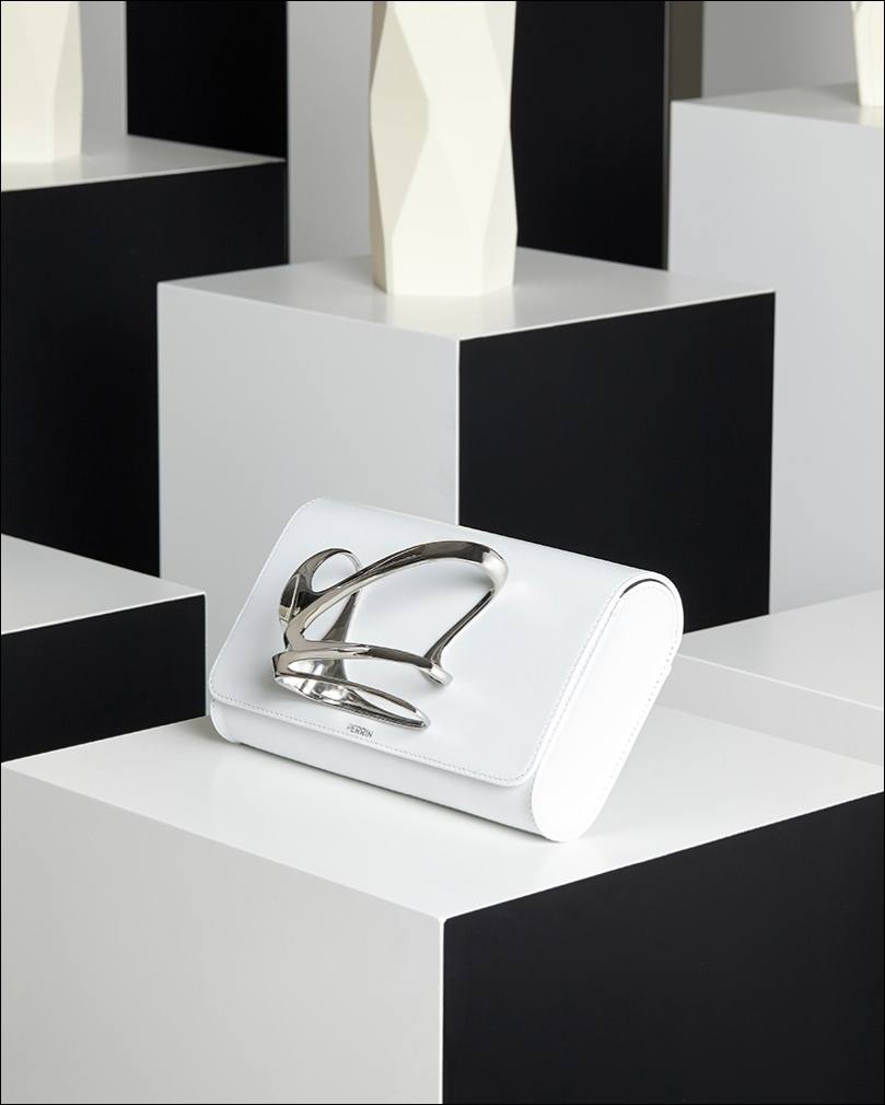 imagen 8 de Bolsos guante y joya de inspiración arquitectónica: Zaha Hadid y Perrin Paris.