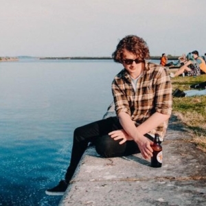 Dan Owen una joven promesa de voz profunda y sensacional.